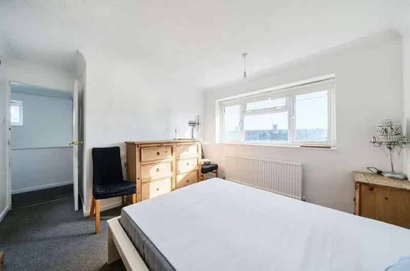 3 Bed House for Sale in Southgate Near Crawley
