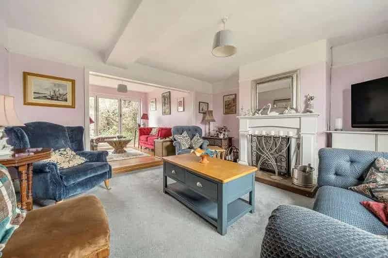 4 Bed Character Detached House with Annexe and Parking