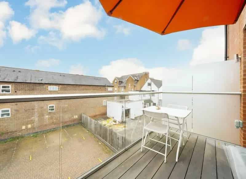 One Bedroom Apartment with Private Balcony in St Albans