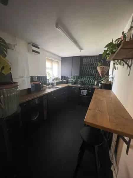 Large 1 Bed Flat Double Bedroom Off Road Parking 3 Gardens
