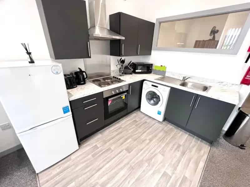 One Bedroom Furnished Apartment Near Russells Hall Hospital