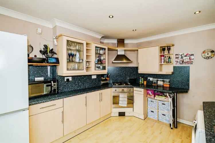 Three Bedroom End Terrace House Near Schools