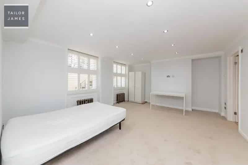 3 Bedroom Flat for Sale in Brunswick Town Conservation Area
