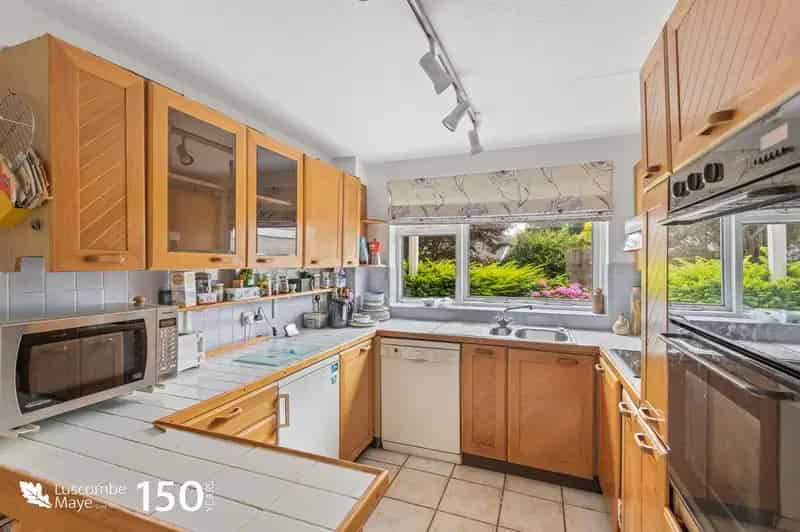 4 Bed Detached House For Sale