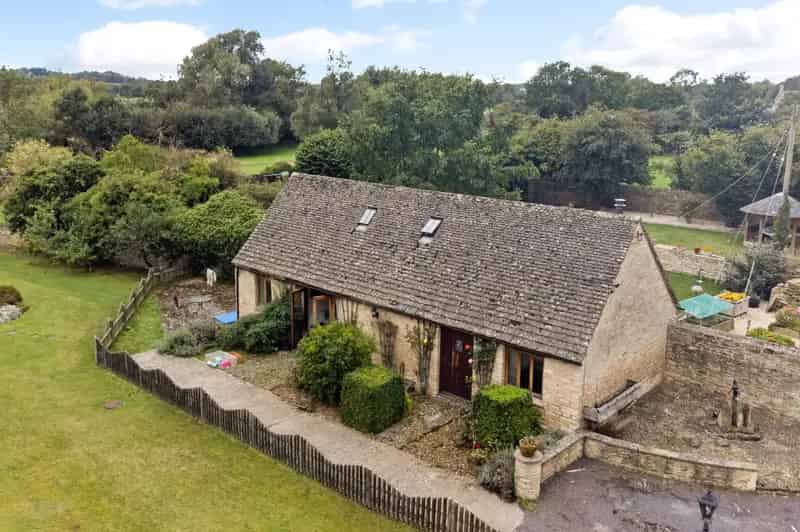 6 Bedroom Detached Barn Conversion with Cottage