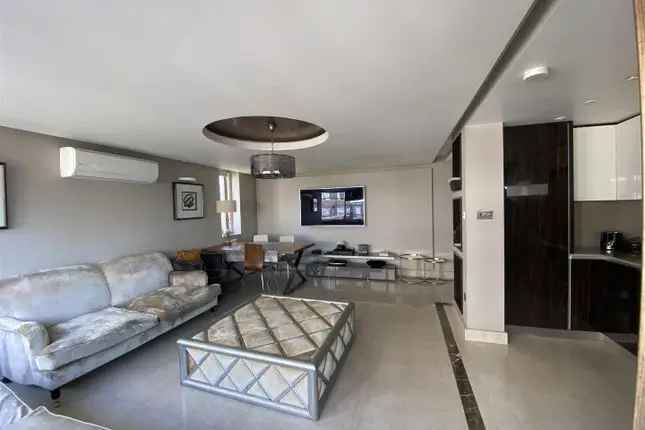 Flat for sale in The Quadrangle, London W2