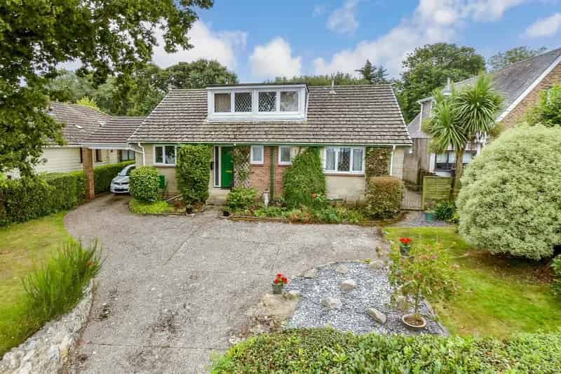 4 Bedroom Detached Bungalow for Sale in Cowes