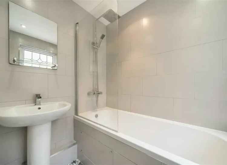 Flat For Sale in Erlanger Road, London, England