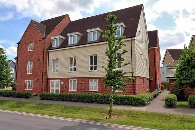 1 Bedroom Apartment for Sale - No Onward Chain
