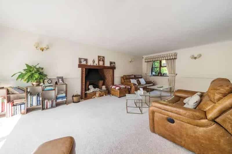 5 Bed Detached House For Sale