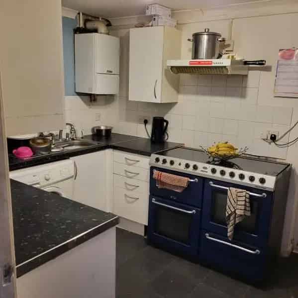 3 Bedroom Corner House Large Garden Parking