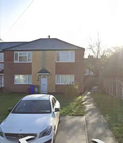Two Bedroom House Style Flat with Private Garden and Driveway