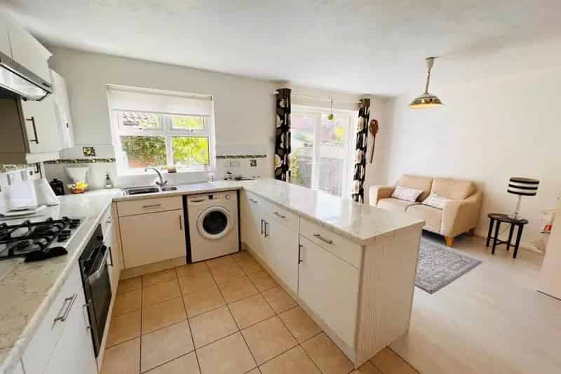 3 Bedroom Semi-Detached House South Harbour Eastbourne
