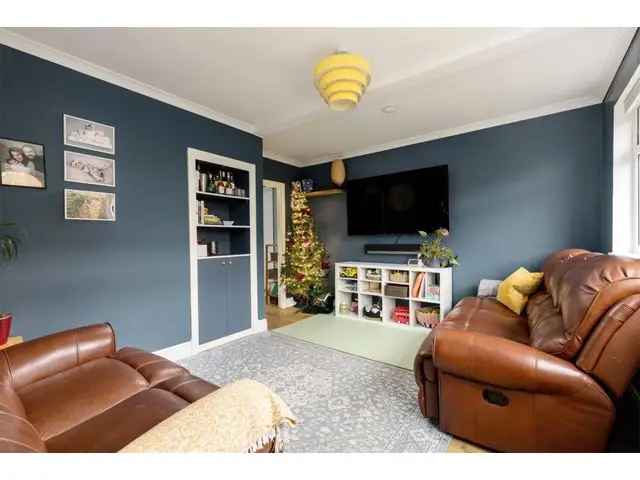 2 bedroom end-terraced house for sale