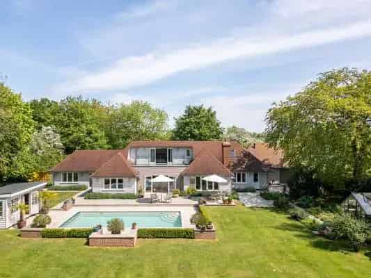 Water Lodge Thames-Side Home 4 Beds 3 Baths Private Gardens Pool Mooring Rights