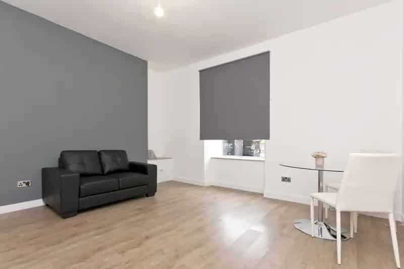 1 Bedroom Furnished Flat to Rent