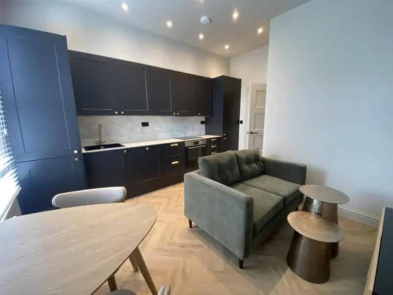 2 Bedroom Apartment House to Rent May 2025