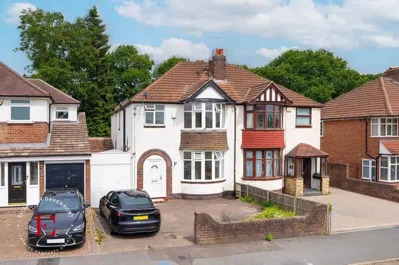 3 Bedroom Semi-Detached House to Rent