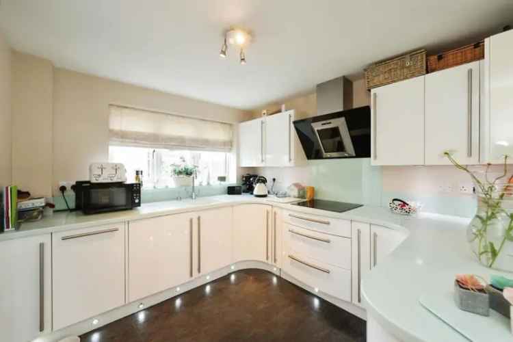 4 Bedroom Detached House for Sale Near Amenities