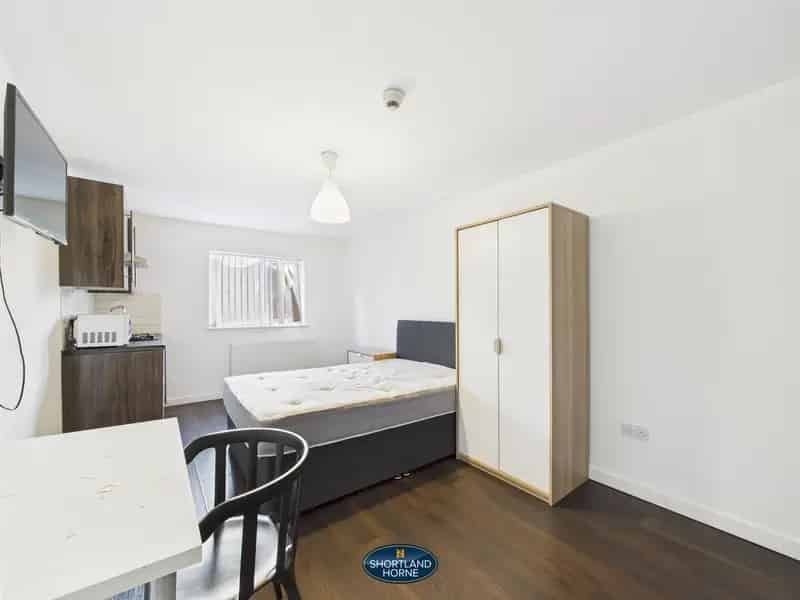 1 Bedroom Studio House to Rent City Centre