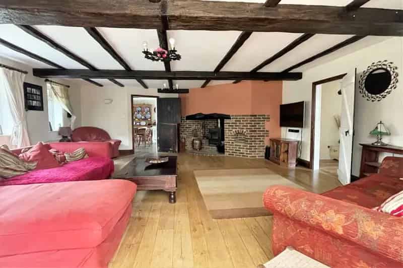 7 Bedroom Detached House with Equestrian Facilities