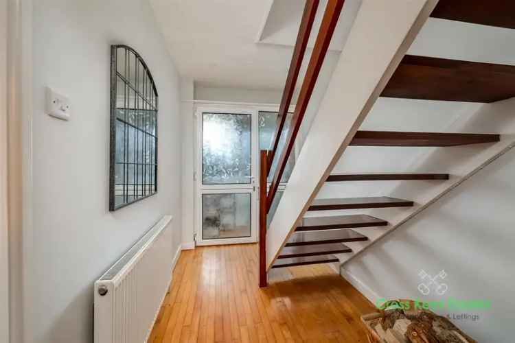 4 Bedroom Detached House with Waterfront Views