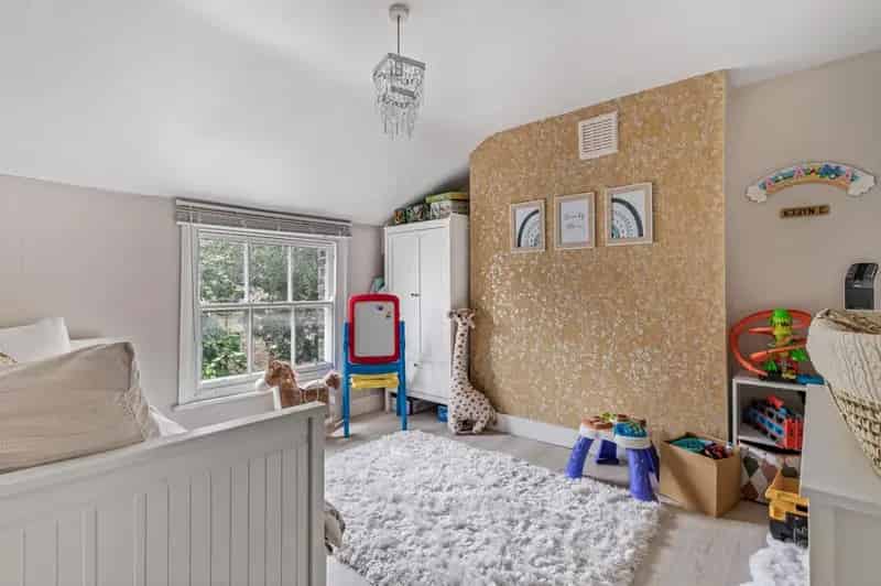 3 bedroom Flat
 For Sale 
Total Size: 1041 SQ FT