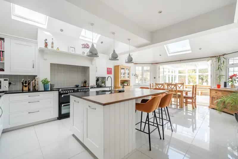 Four Bedroom Detached House with Pool and Tennis Court