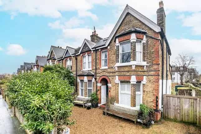 Detached House for Sale in London SW19 - 6 Bedrooms, 5 Bathrooms