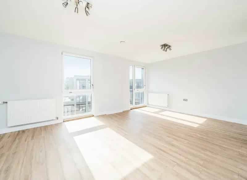 2 Double Bedroom Apartment with Terrace and Parking Near Golders Green