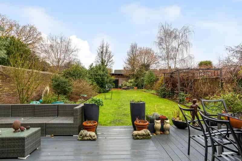 6 Bedroom Georgian Family Home Sunbury on Thames