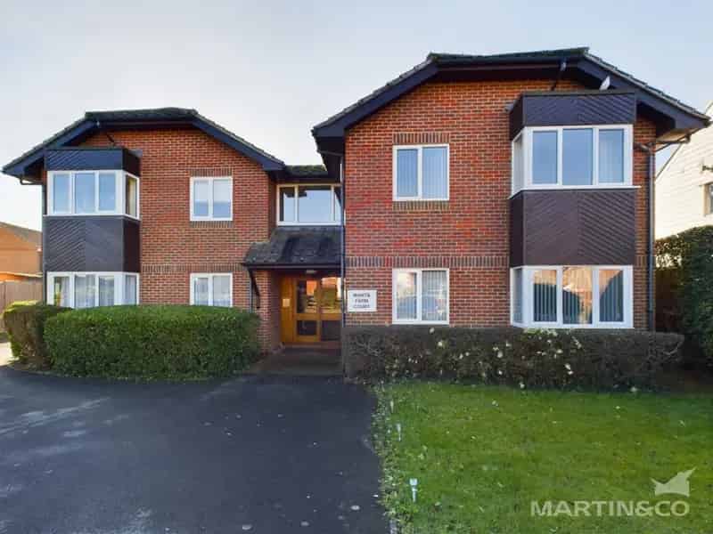 1 Bedroom Flat for Sale in Rose Green