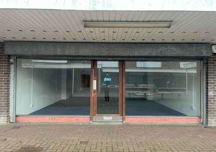 Retail Unit with Storage and Rear Yard Access