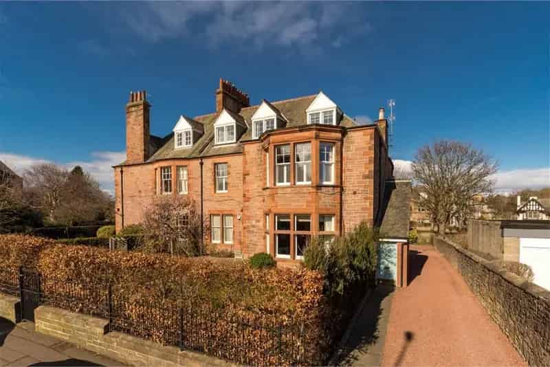 3 Bedroom Flat for Sale in Morningside