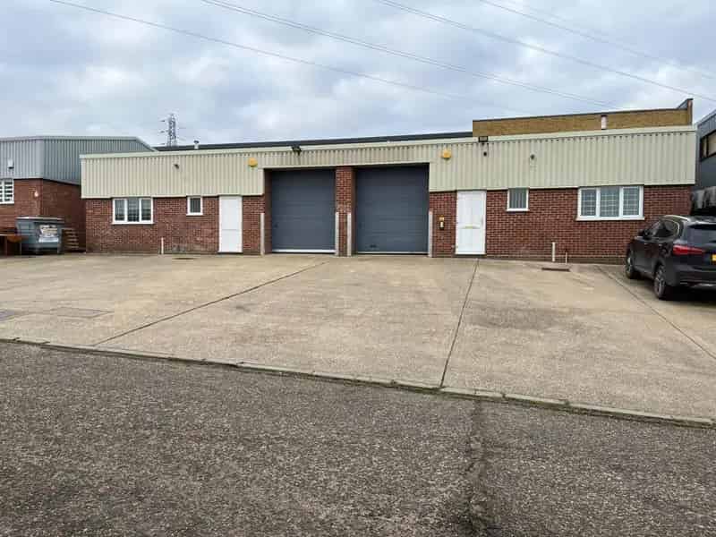 Industrial Unit For Lease Steel Frame High Bay Lighting Three Phase Power