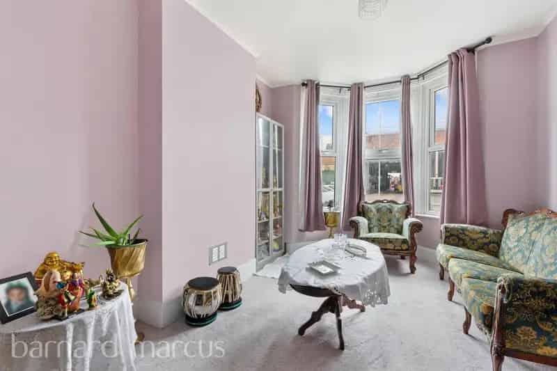 3 Bed House Near Thornton Heath Station Large Loft Potential