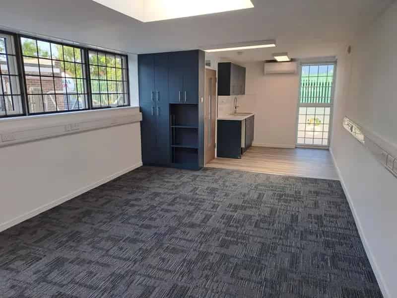 Hatfield Business Unit Near Station Modern Versatile Space