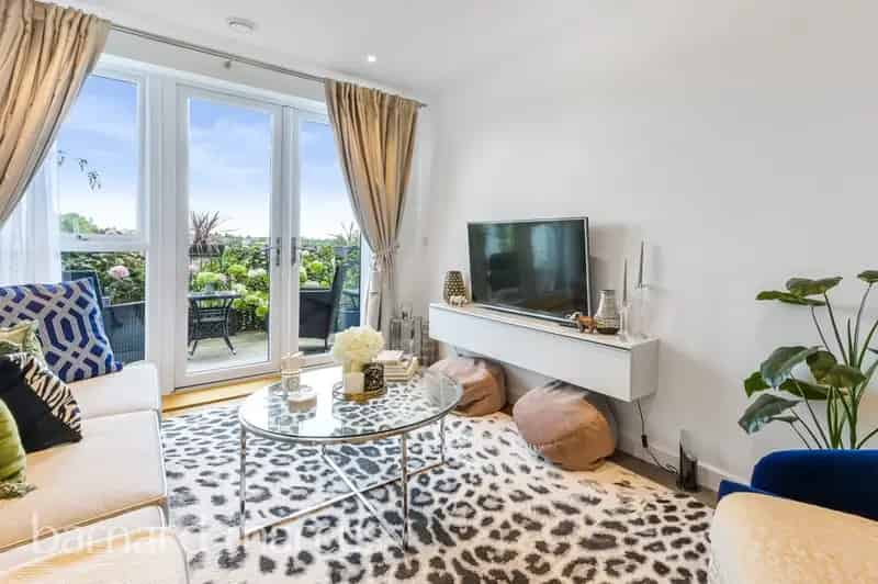 Spacious One Bedroom Flat Brentford Myers Court Zero Deposit Available