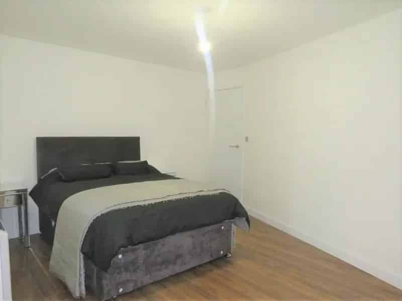 One Bedroom Apartment near Coventry Station - Zero Deposit Option