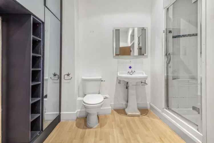 Spacious 2-Bed Warehouse Conversion Near Spitalfields Market