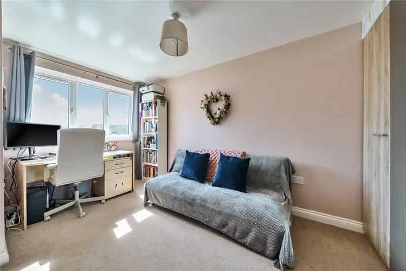 Three Bedroom Semi-Detached House with Garden and Garage