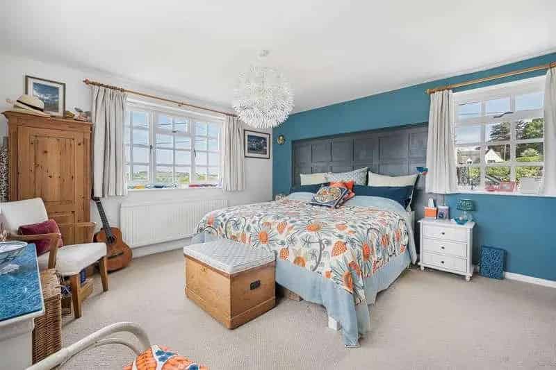 4 bed house for sale