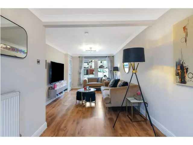 4 Bedroom Detached House for Sale in Robroyston