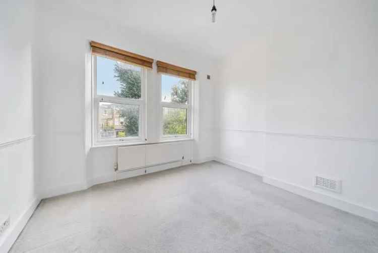 Flat For Sale in London, England