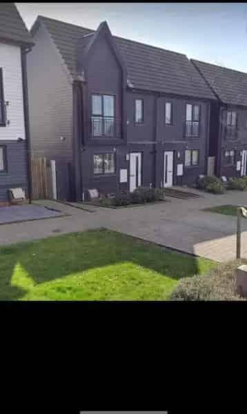 3 Bed House Near Reedswood Retail Park