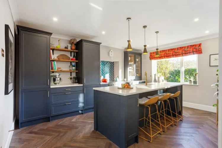 3 Bedroom Detached House for Sale in Nailsworth