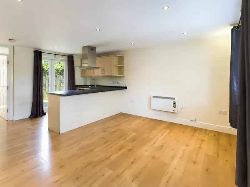 1 Bedroom Ground Floor Apartment For Sale