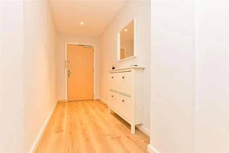 2 Bed Flat for Sale near Caterham Station