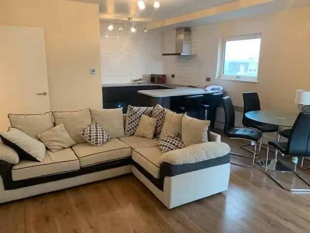 Two Bedroom Apartment City Centre View 6 Month Let