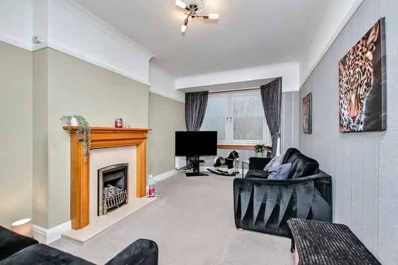 3 or 4 Bedroom Flat for Sale in Corstorphine